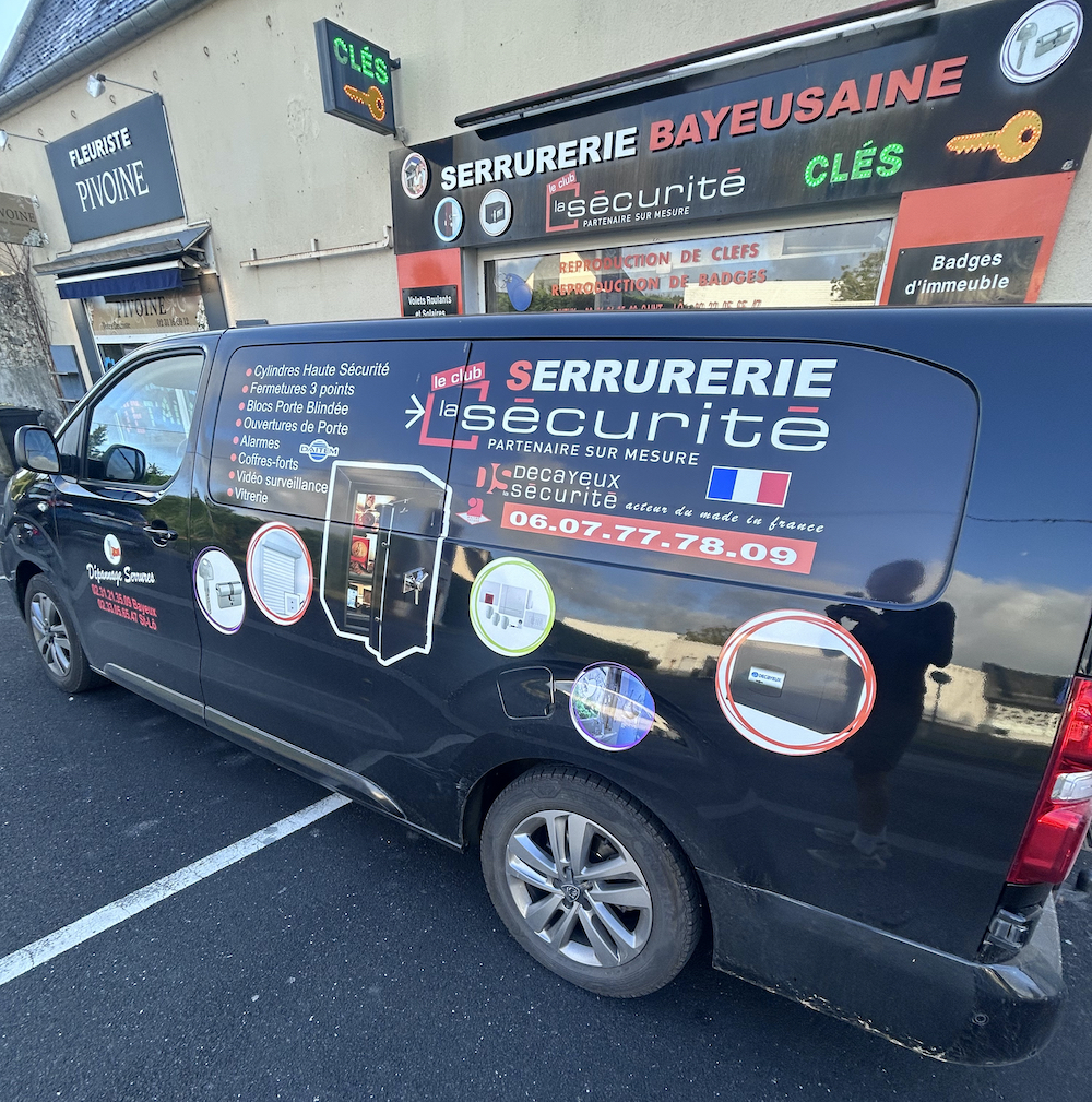 Véhicule d'intervention de la Serrurerie Bayeusaine