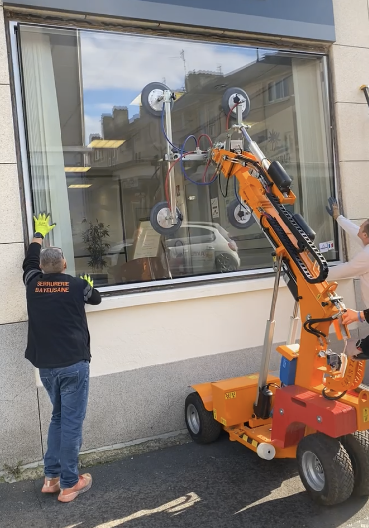 Pose de vitrine par la Serrurerie Bayeusaine à Bayeux